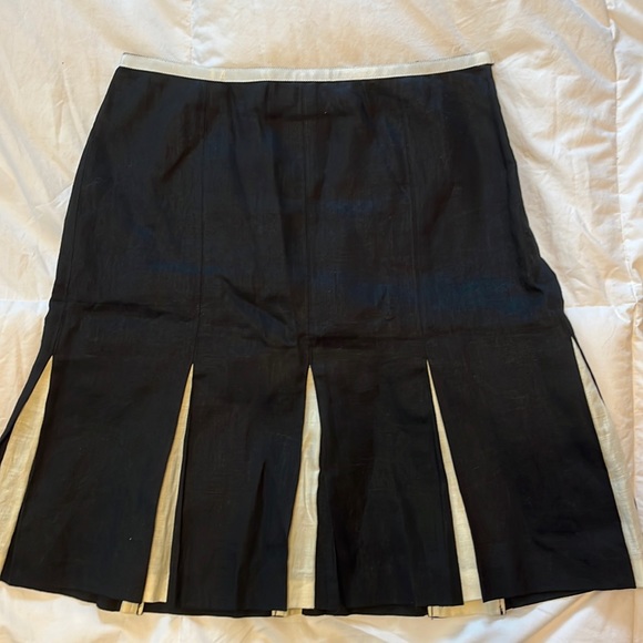 LOFT Dresses & Skirts - Ann Taylor Loft 2P Black and White Pleated Professional 100%Linen Skirt